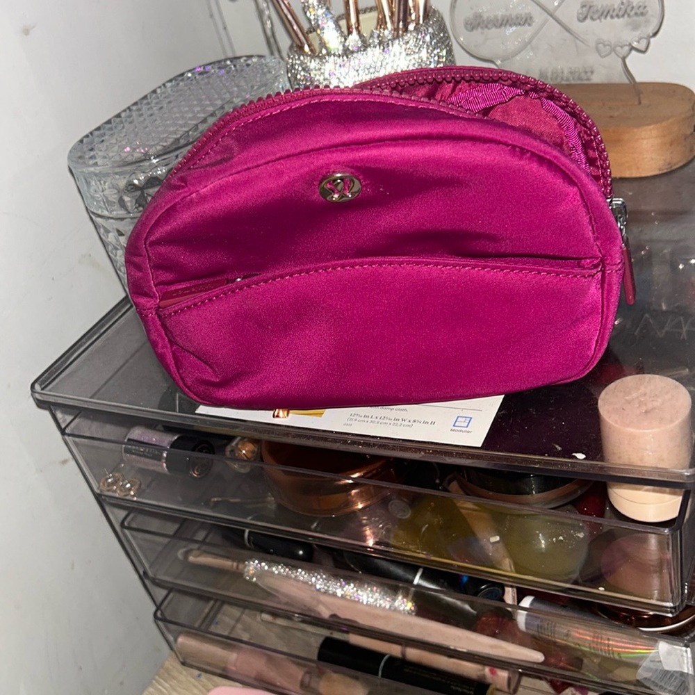 Mini lululemon makeup bag